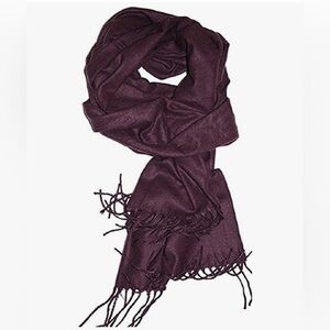 Elegant Plumb Scarf with Fringe
Cashmere feel
100% Viscosa